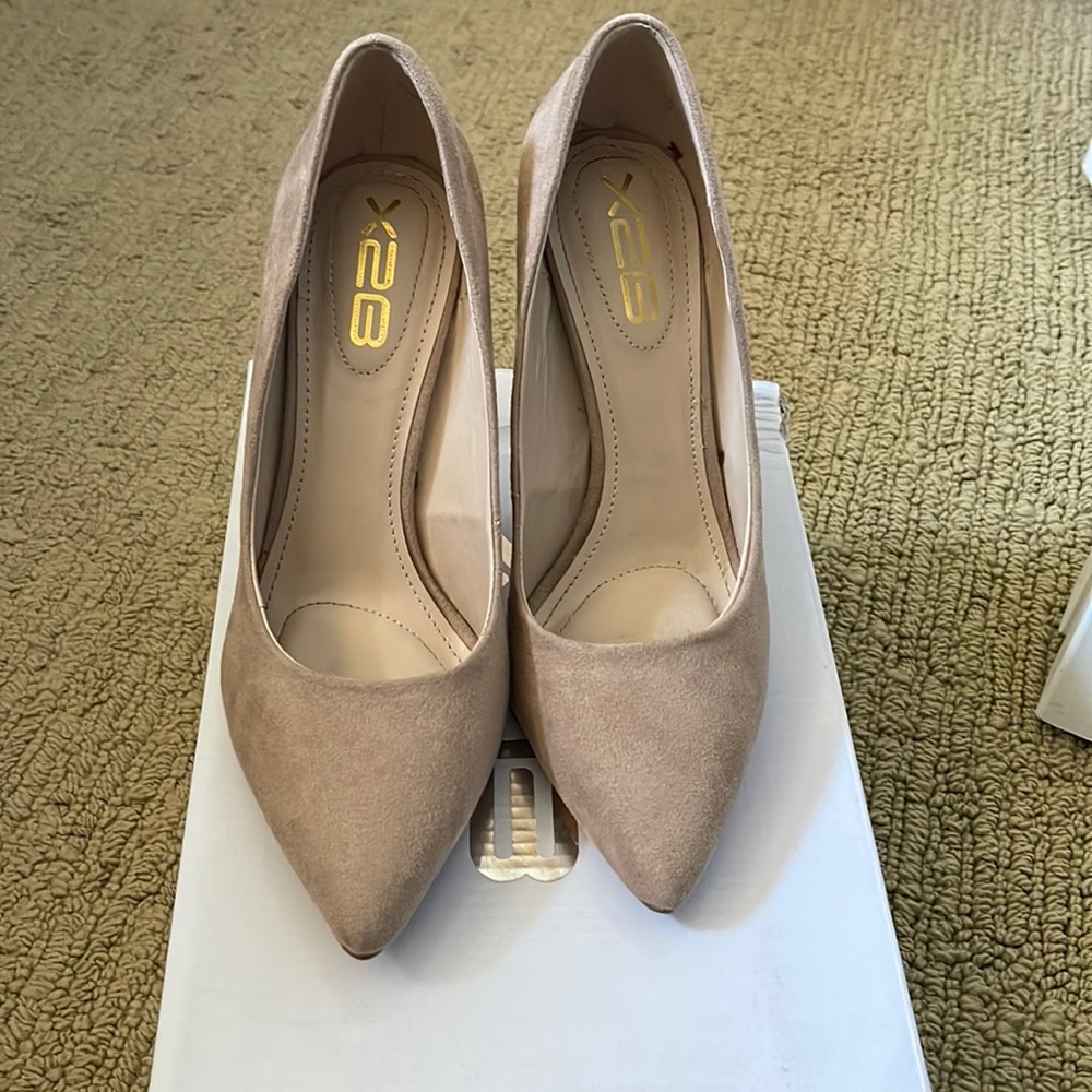 X2B NUDE PUMPS GREAT CONDITION